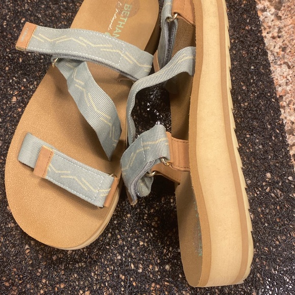 Sandals - Picture 6 of 6